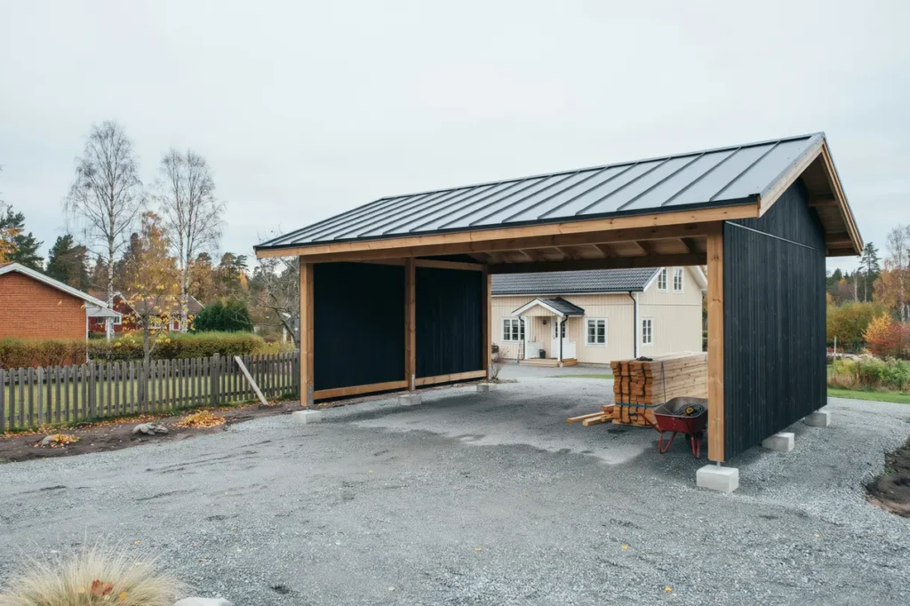 bygga carport i villaomr de regler grundarbete och materialval som h ller i svenskt klimat
